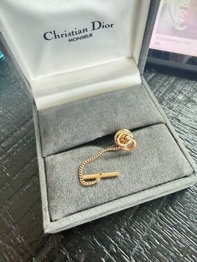 Christian Dior Monsieur gold-tone love knot tie tack